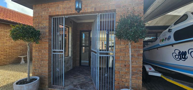 4 Bedroom Property for Sale in Myburgh Park Western Cape